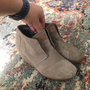 Toms wedge booties